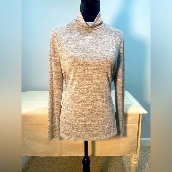 Banana Republic Tops - Banana Republic turtle neck knit women’s top size L. Heathered gray.